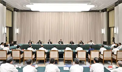 李干杰在学习习近平总书记《序言》暨第六批全国干部学习培训教材出版座谈会上强调 坚持把学习贯彻习近平新时代中国特色社会主义思想作为主题主线