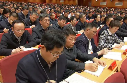 习近平为第六批全国干部学习培训教材作序 要求各级干部发扬理论联系实际的马克思主义学风 当好中国式现代化建设的坚定行动派实干家