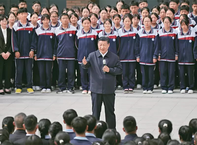 习近平：激励新时代青年在中国式现代化建设中挺膺担当