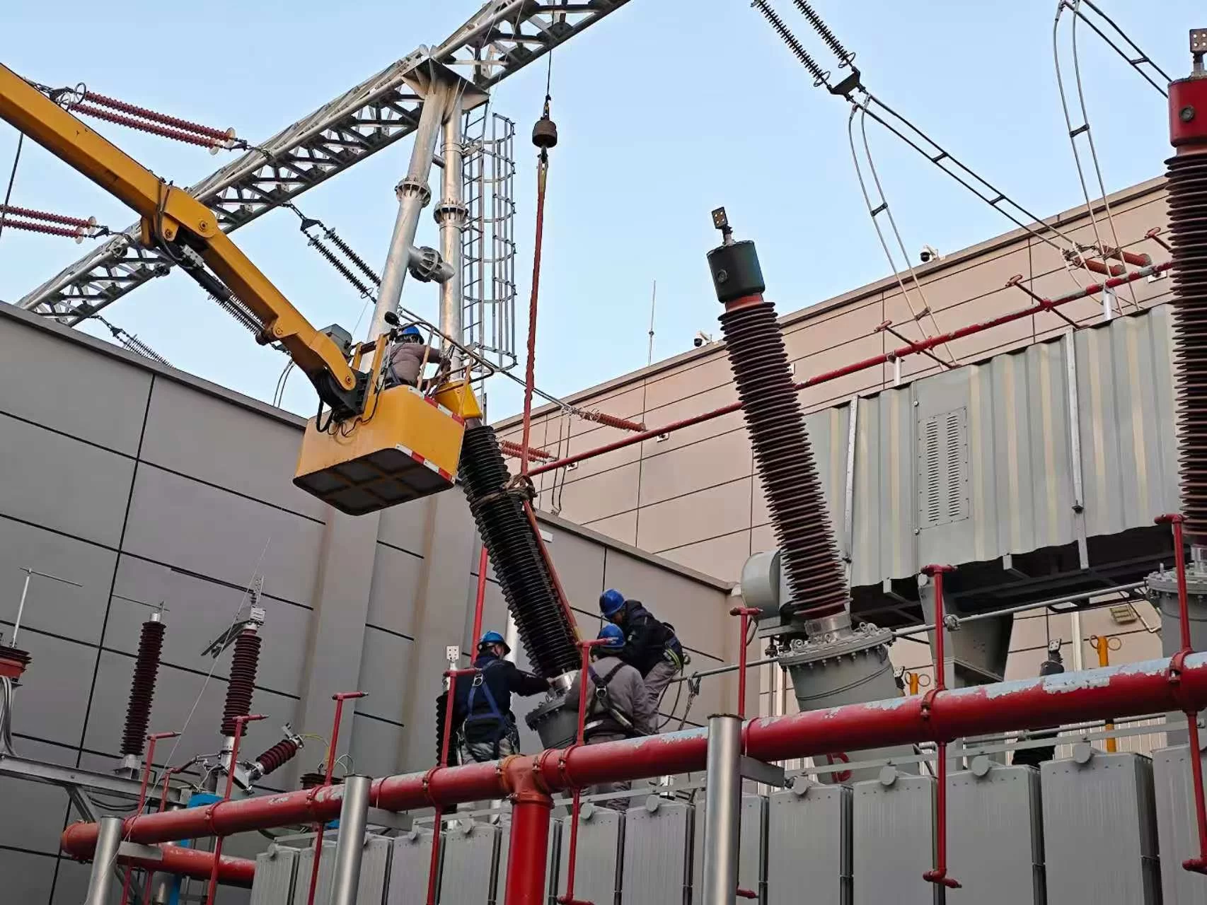 瑞安公司：青岛平度郁秩220千伏变电站 #2主变套管更换完成并恢复送电